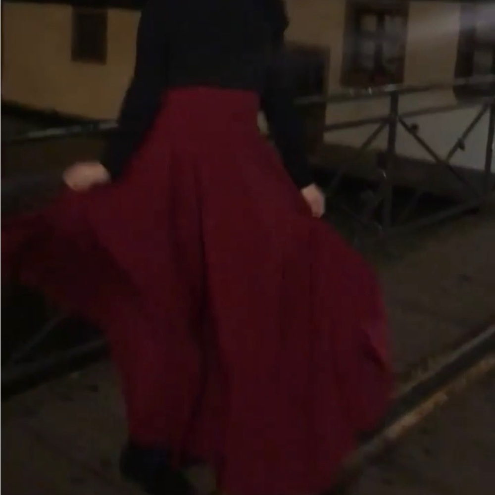 Flowy red skirt (also available in dark green)